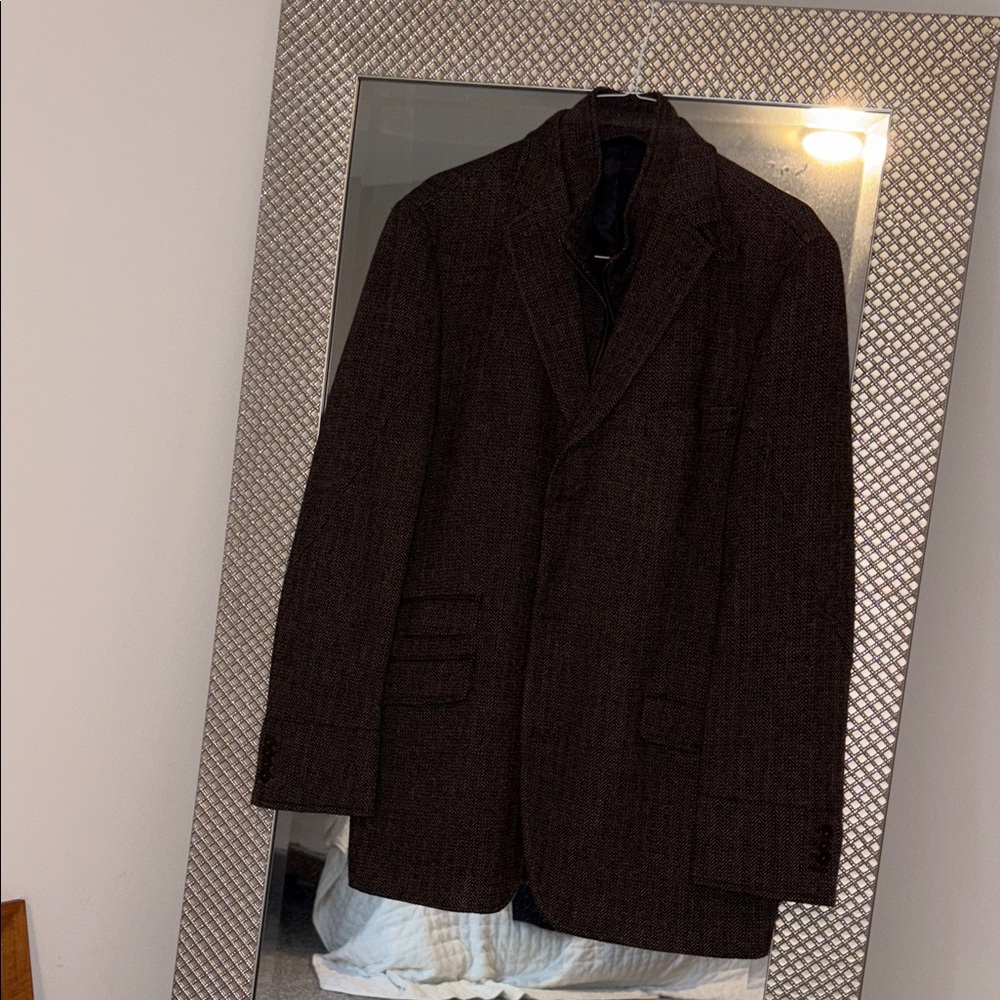 Beautiful FLYNT olive herringbone wool/cashmere hybrid sport coat